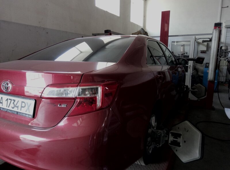 Регулировка развал схождение Toyota Camry Киев Левый берег